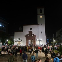 Crowd in front of Fuengirola's church including TV